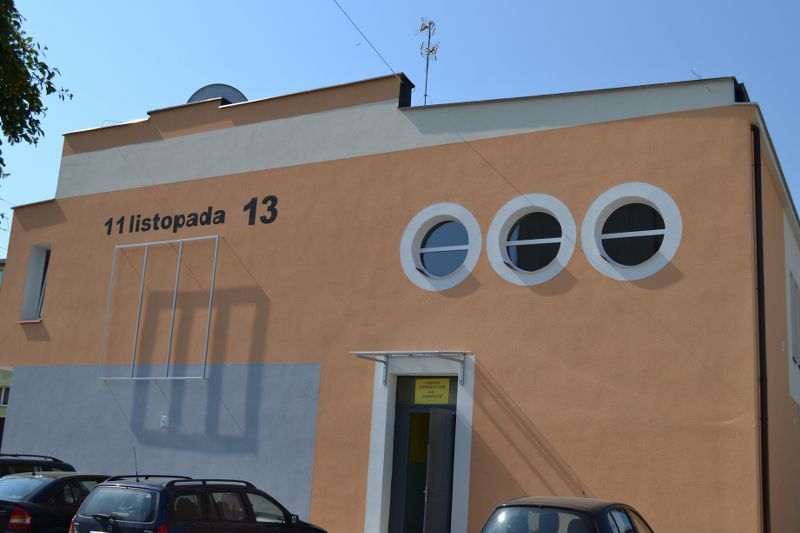 W tej chwili wygląda to tak, jakby odpicowany goguś w garniturze chodził w brudnych butach