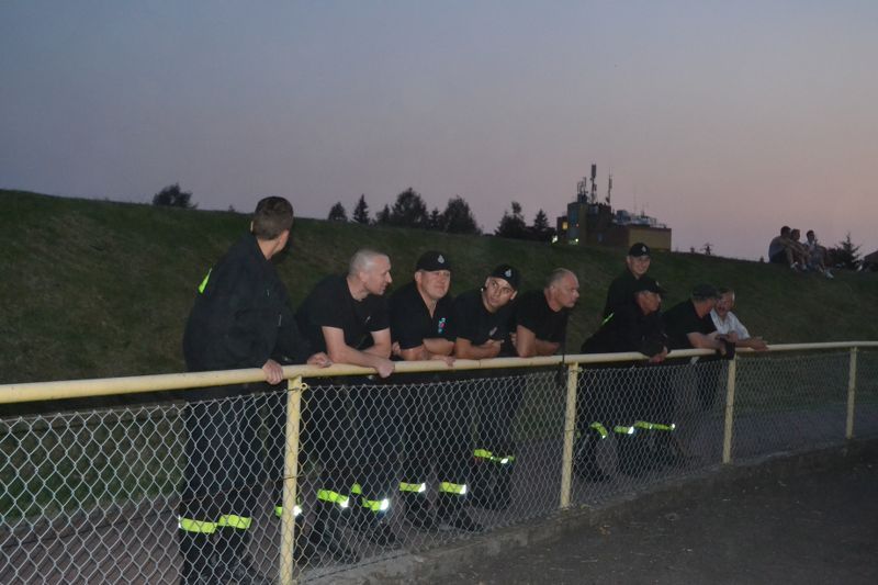 Wczoraj wieczorem strażacy z PSP Kolno oraz OSP w KSRG uczestniczyli wspólnie z Lotniczym Pogotowiem Ratunkowym w  ćwiczeniach na kolneńskim stadionie