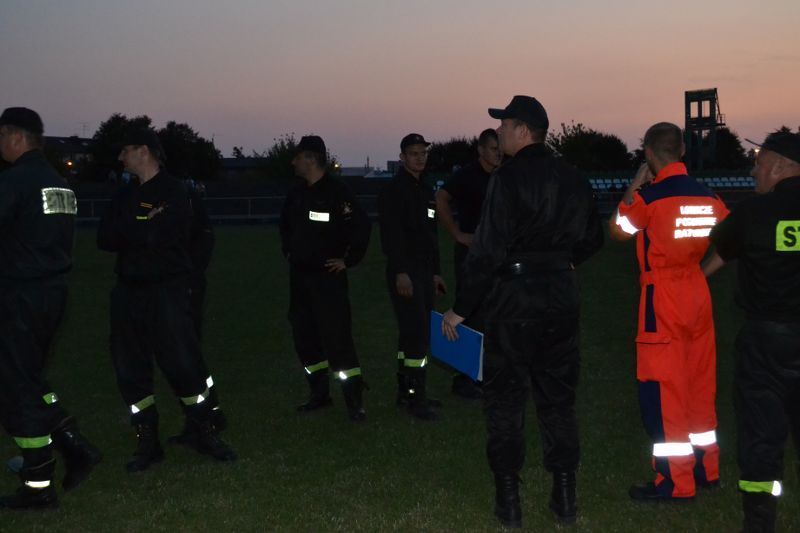 Wczoraj wieczorem strażacy z PSP Kolno oraz OSP w KSRG uczestniczyli wspólnie z Lotniczym Pogotowiem Ratunkowym w  ćwiczeniach na kolneńskim stadionie