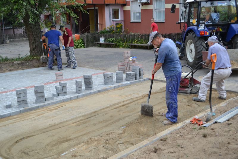 Odchodzący w zapomnienie plac zabaw jeszcze nigdy nie sprawiał tyle radości dzieciom