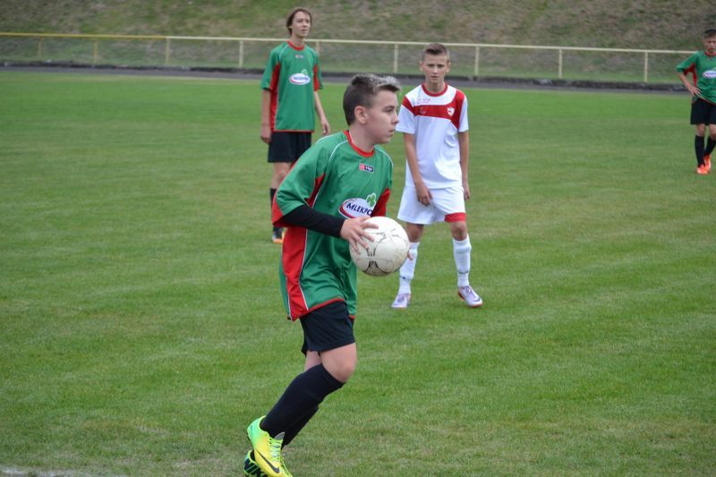 Demolka na stadionie w Kolnie. W roli głównej młodzi piłkarze Orła