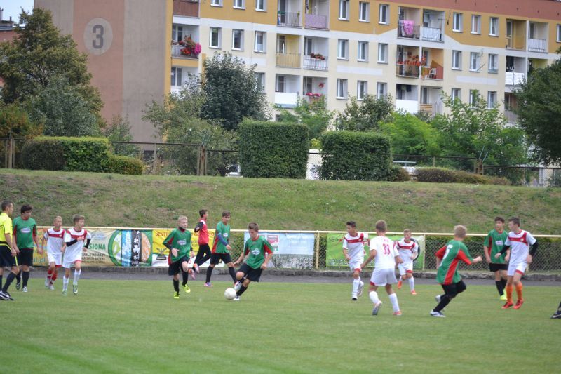Demolka na stadionie w Kolnie. W roli głównej młodzi piłkarze Orła