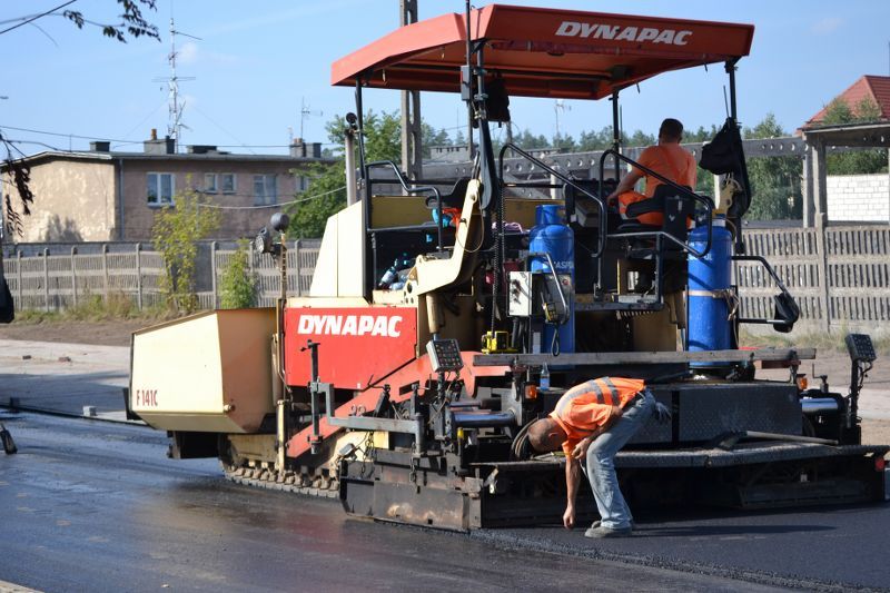 Firma z Łomży kończy remont kolneńskich ulic. Trzeba jeszcze pomalować pasy