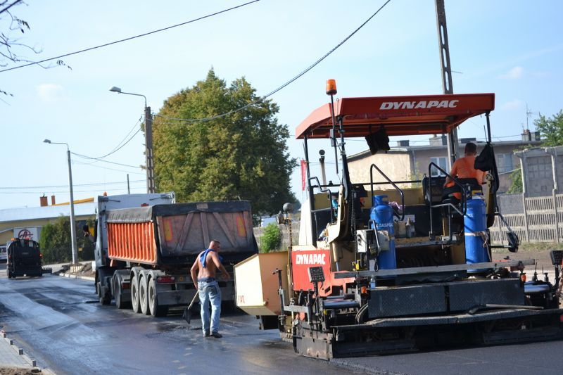 Firma z Łomży kończy remont kolneńskich ulic. Trzeba jeszcze pomalować pasy