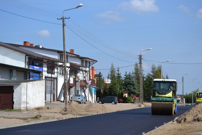 Firma z Łomży kończy remont kolneńskich ulic. Trzeba jeszcze pomalować pasy