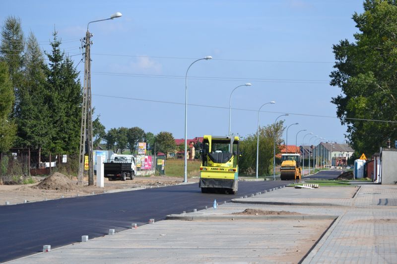 Firma z Łomży kończy remont kolneńskich ulic. Trzeba jeszcze pomalować pasy