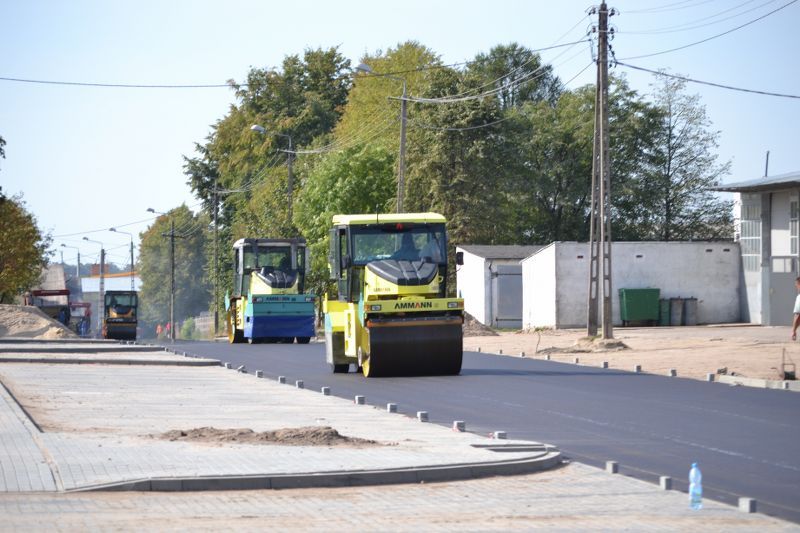 Firma z Łomży kończy remont kolneńskich ulic. Trzeba jeszcze pomalować pasy