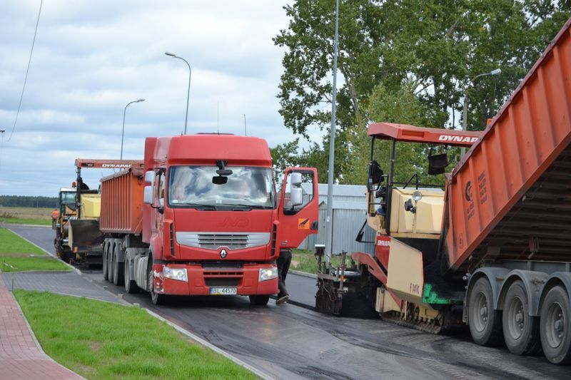 Firma z Łomży kończy remont kolneńskich ulic. Trzeba jeszcze pomalować pasy