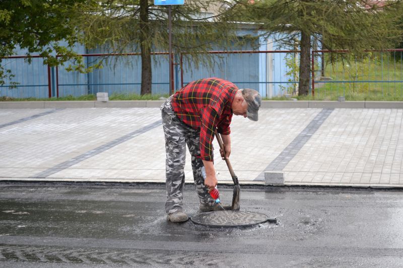 Firma z Łomży kończy remont kolneńskich ulic. Trzeba jeszcze pomalować pasy