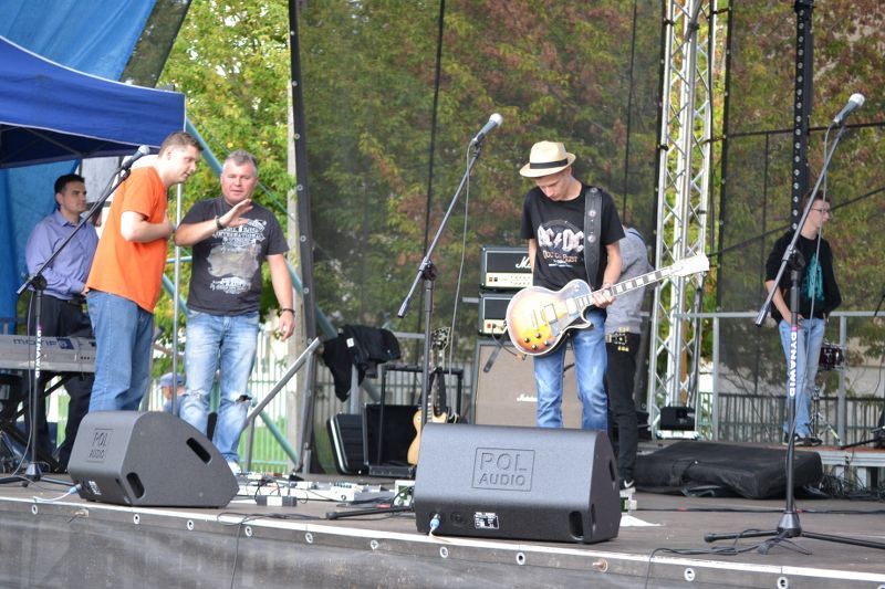 Szczytny cel, znakomity koncert i pogoda do kitu (zobacz zdjęcia)