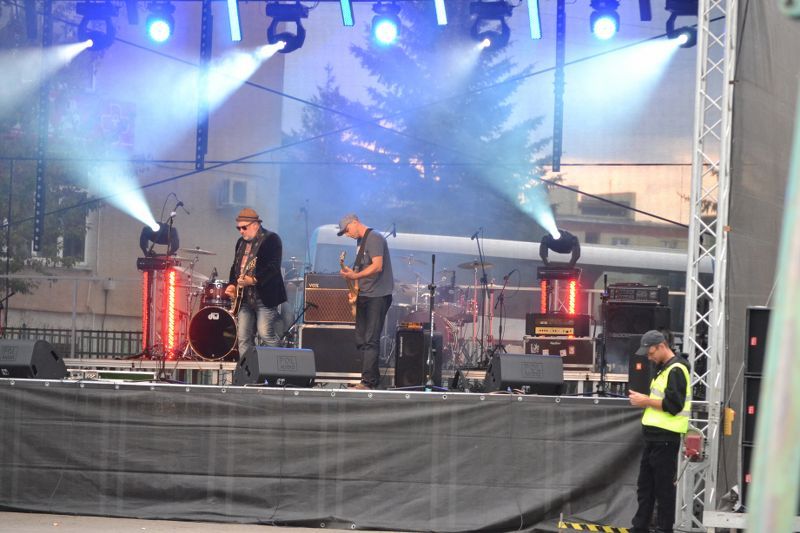 Szczytny cel, znakomity koncert i pogoda do kitu (zobacz zdjęcia)