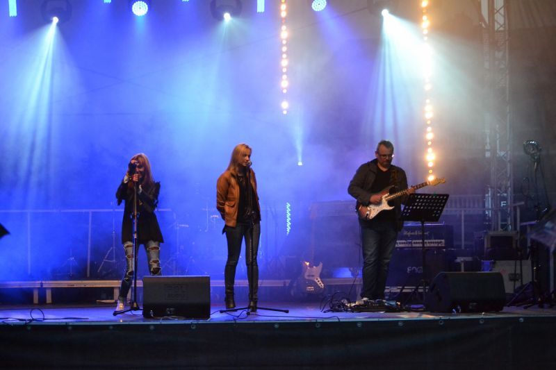 Szczytny cel, znakomity koncert i pogoda do kitu (zobacz zdjęcia)