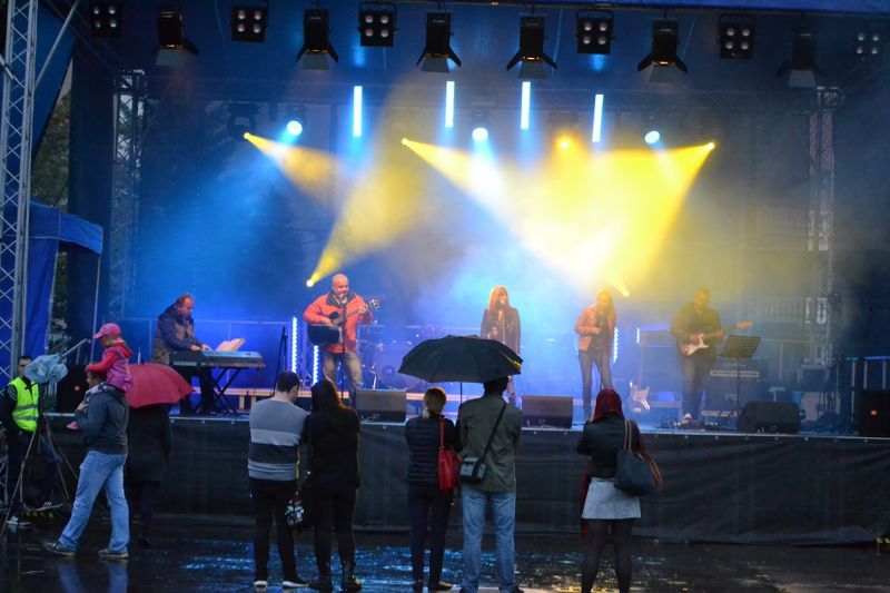 Szczytny cel, znakomity koncert i pogoda do kitu (zobacz zdjęcia)