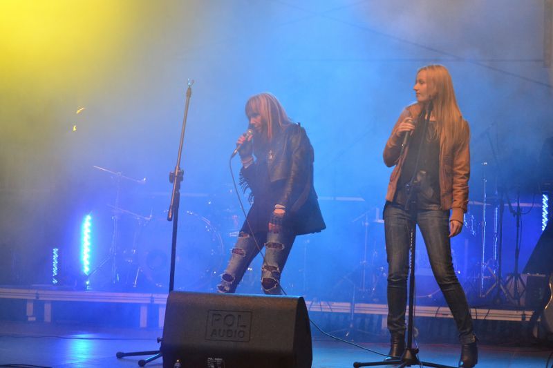 Szczytny cel, znakomity koncert i pogoda do kitu (zobacz zdjęcia)