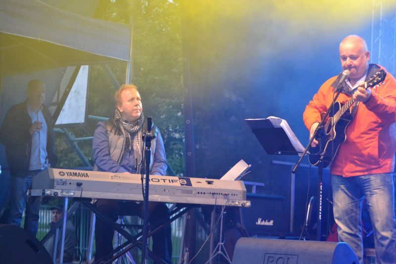 Szczytny cel, znakomity koncert i pogoda do kitu (zobacz zdjęcia)