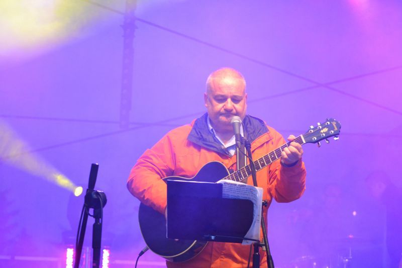 Szczytny cel, znakomity koncert i pogoda do kitu (zobacz zdjęcia)