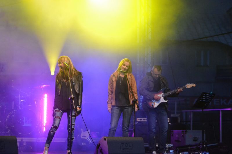 Szczytny cel, znakomity koncert i pogoda do kitu (zobacz zdjęcia)