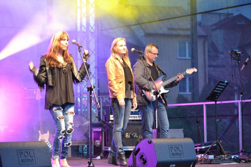 Szczytny cel, znakomity koncert i pogoda do kitu (zobacz zdjęcia)