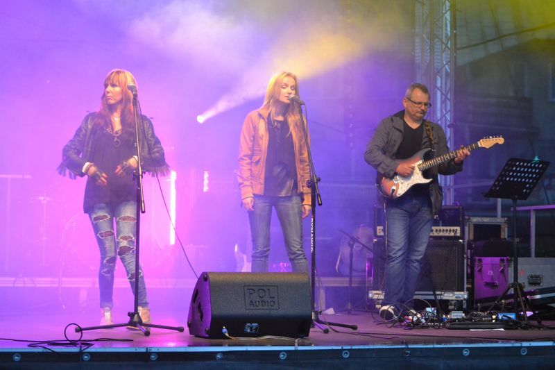 Szczytny cel, znakomity koncert i pogoda do kitu (zobacz zdjęcia)
