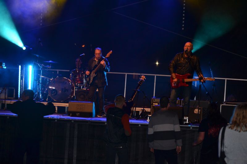 Szczytny cel, znakomity koncert i pogoda do kitu (zobacz zdjęcia)