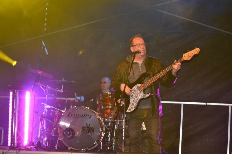 Szczytny cel, znakomity koncert i pogoda do kitu (zobacz zdjęcia)
