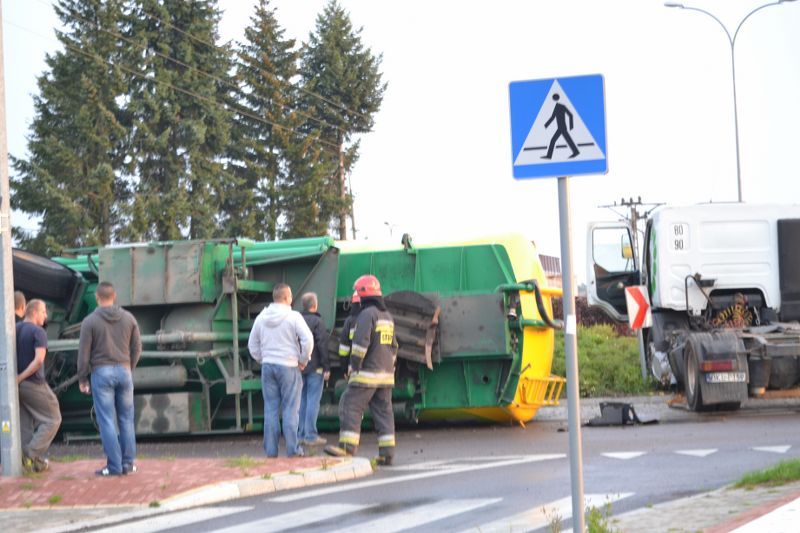 Tir zatarasował Rondo Jana z Kolna