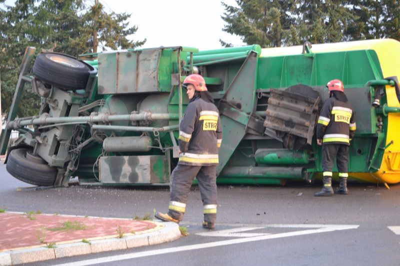 Tir zatarasował Rondo Jana z Kolna