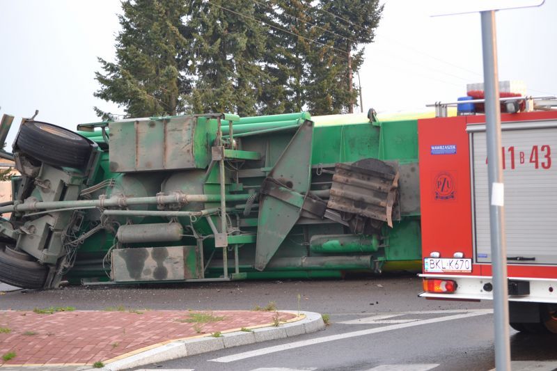 Tir zatarasował Rondo Jana z Kolna