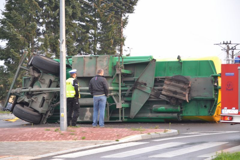 Tir zatarasował Rondo Jana z Kolna