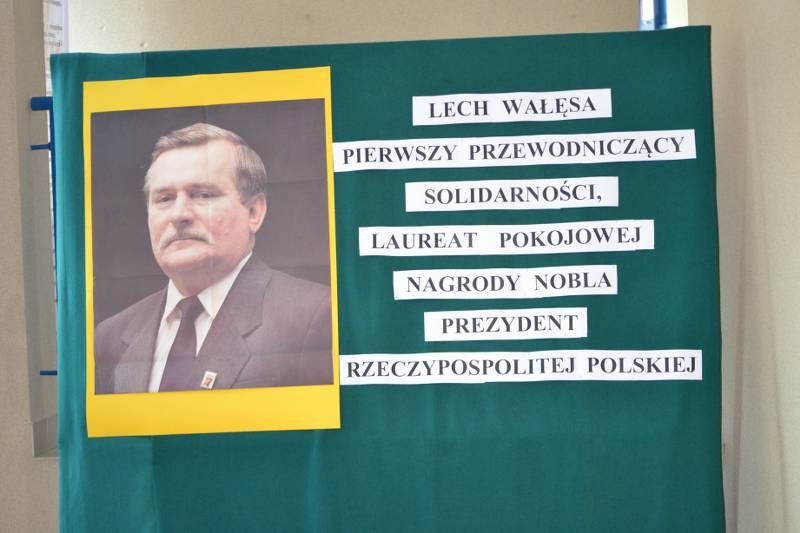 Wystawa  z okazji 35-lecia ?Solidarności? w Zespole Szkół Technicznych w Kolnie cieszy się dużym powodzeniem