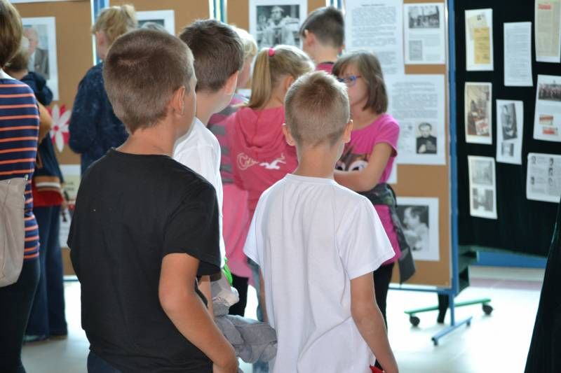 Wystawa  z okazji 35-lecia ?Solidarności? w Zespole Szkół Technicznych w Kolnie cieszy się dużym powodzeniem