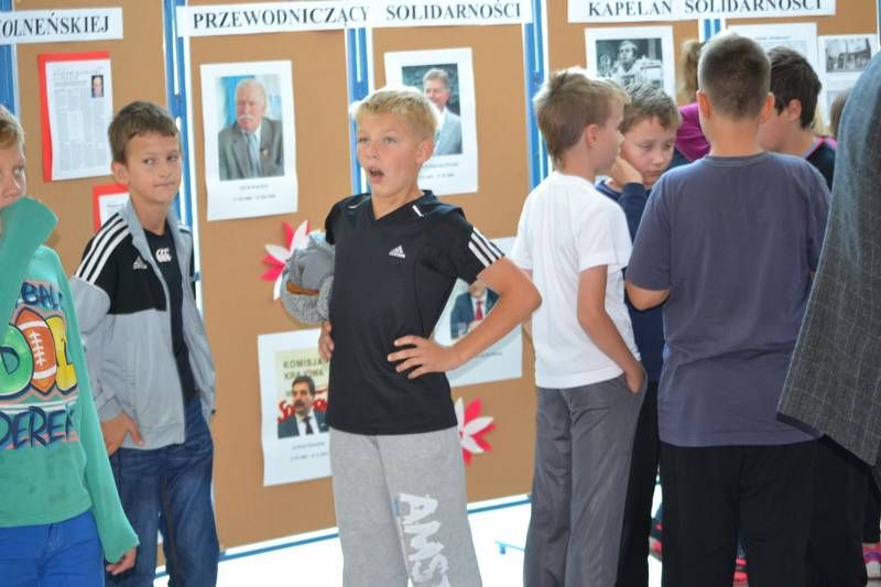 Wystawa  z okazji 35-lecia ?Solidarności? w Zespole Szkół Technicznych w Kolnie cieszy się dużym powodzeniem