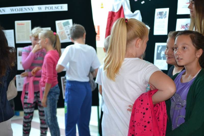Wystawa  z okazji 35-lecia ?Solidarności? w Zespole Szkół Technicznych w Kolnie cieszy się dużym powodzeniem