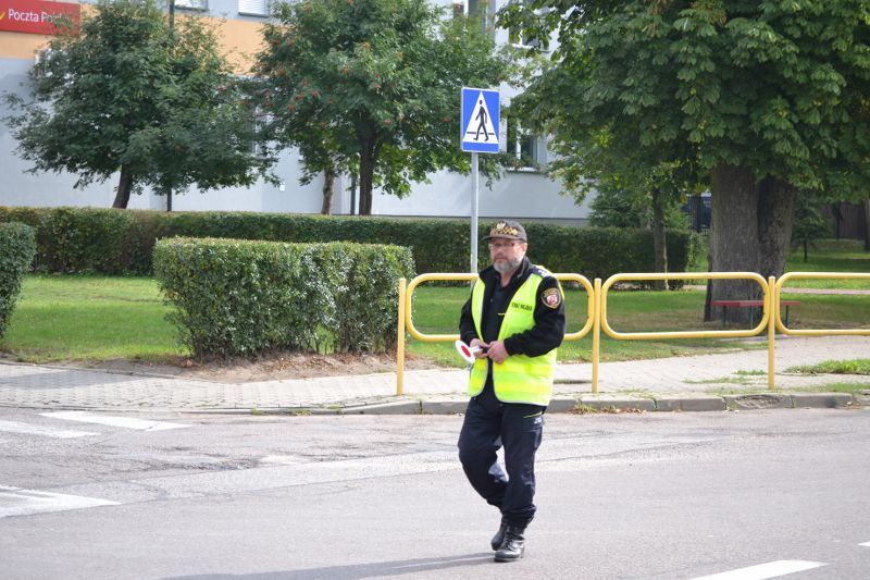ZAKRES PRAC WYKONANYCH PRZY DĘBIE ? POMNIKU PRZYRODY ROSNĄCYM W KOLNIE (zobacz foto)