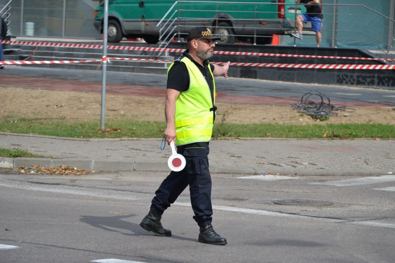 ZAKRES PRAC WYKONANYCH PRZY DĘBIE ? POMNIKU PRZYRODY ROSNĄCYM W KOLNIE (zobacz foto)