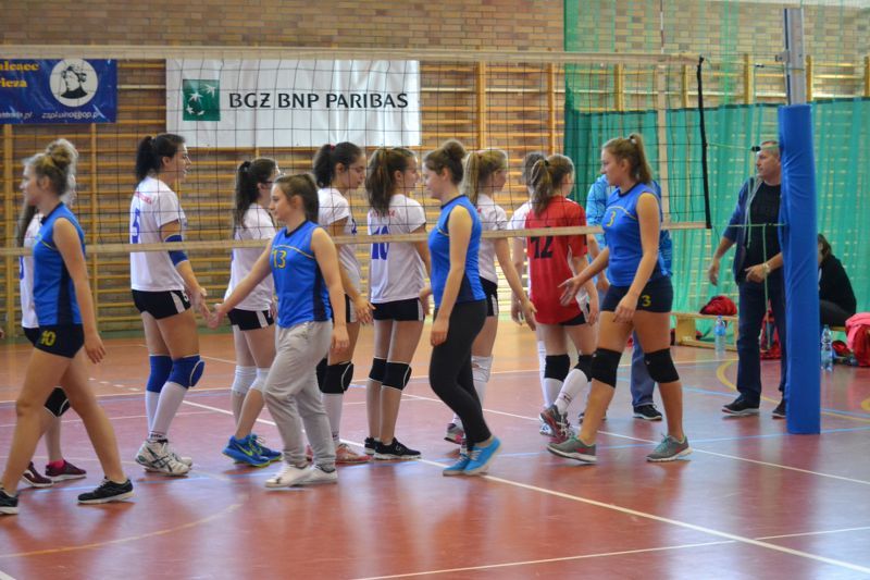 Dziewczęta z Pisza wyjechały z pucharem dyrektora