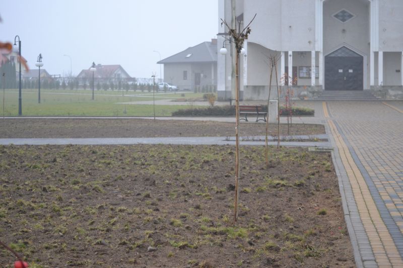 Zagospodarowano teren przy kościele