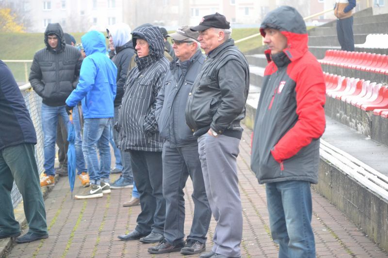 Bolesna porażka Orła na własnym boisku. Piłkarze pokonani przez KS Śniadowo