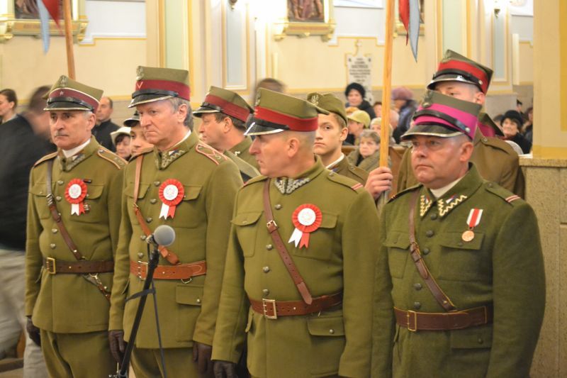 Deszcz przerwał kolneńskie uroczystości Narodowego Dnia Niepodległości. Zobacz  zdjęcia i video