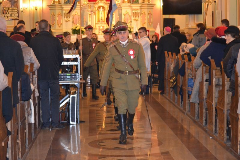 Deszcz przerwał kolneńskie uroczystości Narodowego Dnia Niepodległości. Zobacz  zdjęcia i video