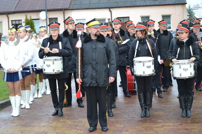 Deszcz przerwał kolneńskie uroczystości Narodowego Dnia Niepodległości. Zobacz  zdjęcia i video