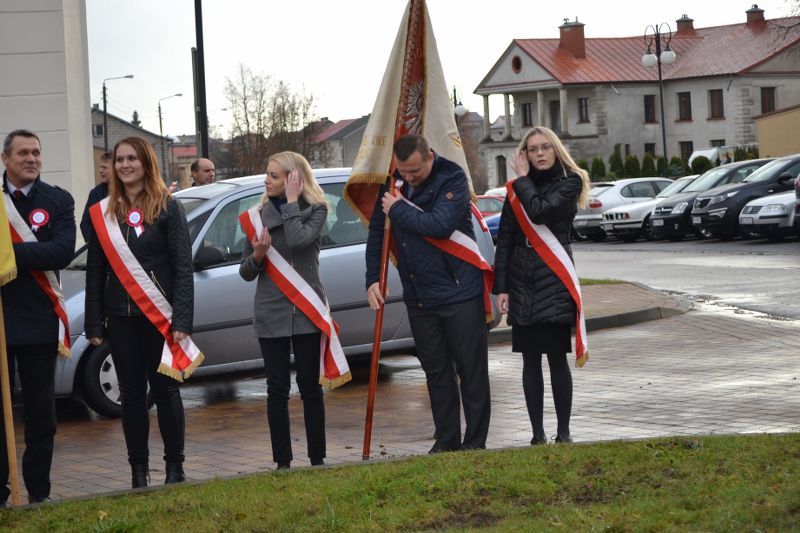 Deszcz przerwał kolneńskie uroczystości Narodowego Dnia Niepodległości. Zobacz  zdjęcia i video