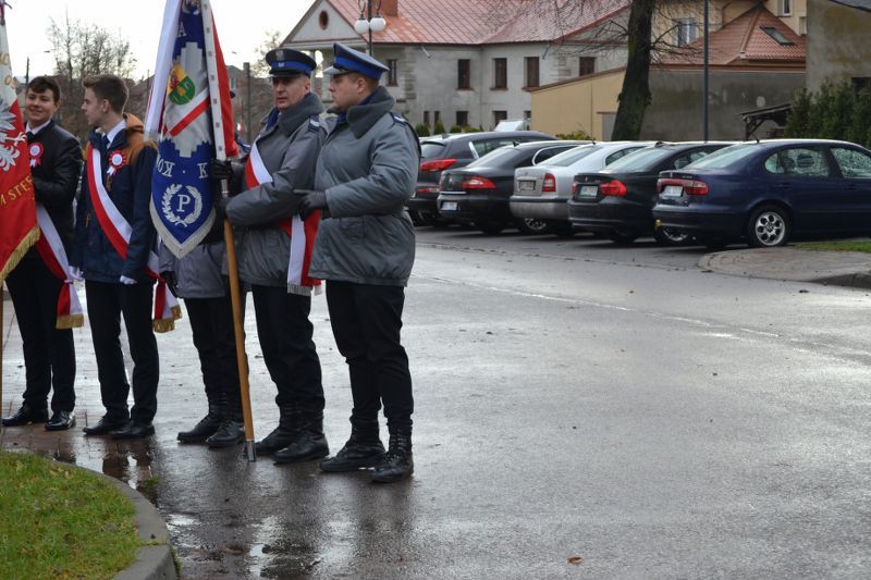 Deszcz przerwał kolneńskie uroczystości Narodowego Dnia Niepodległości. Zobacz  zdjęcia i video