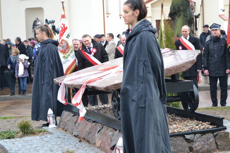 Deszcz przerwał kolneńskie uroczystości Narodowego Dnia Niepodległości. Zobacz  zdjęcia i video