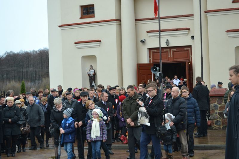 Deszcz przerwał kolneńskie uroczystości Narodowego Dnia Niepodległości. Zobacz  zdjęcia i video