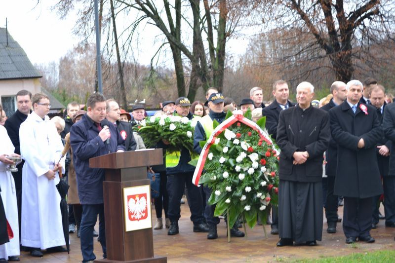 Deszcz przerwał kolneńskie uroczystości Narodowego Dnia Niepodległości. Zobacz  zdjęcia i video