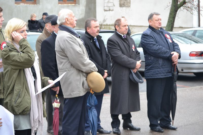 Deszcz przerwał kolneńskie uroczystości Narodowego Dnia Niepodległości. Zobacz  zdjęcia i video