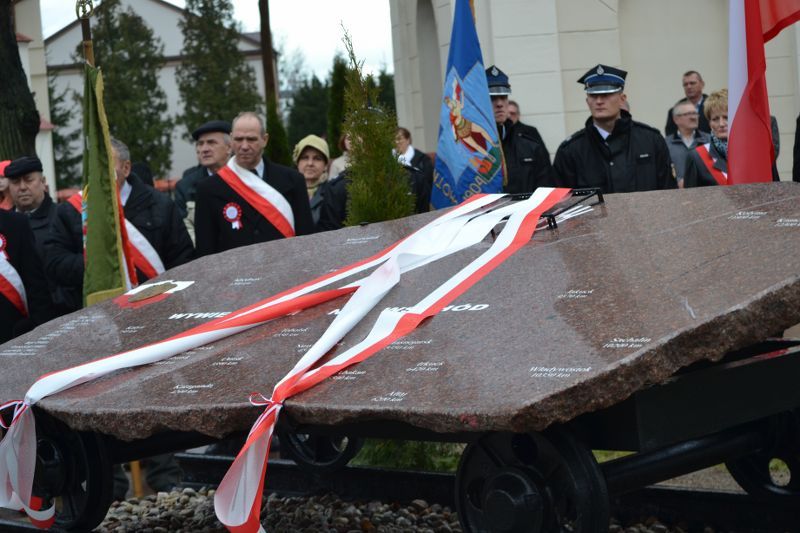 Deszcz przerwał kolneńskie uroczystości Narodowego Dnia Niepodległości. Zobacz  zdjęcia i video