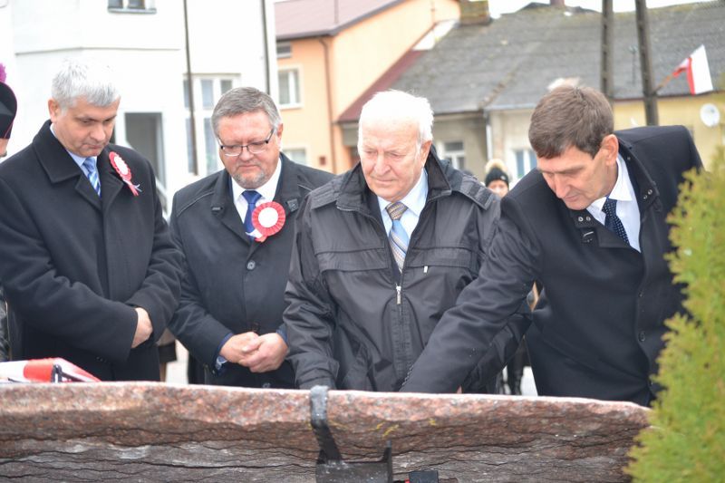 Deszcz przerwał kolneńskie uroczystości Narodowego Dnia Niepodległości. Zobacz  zdjęcia i video