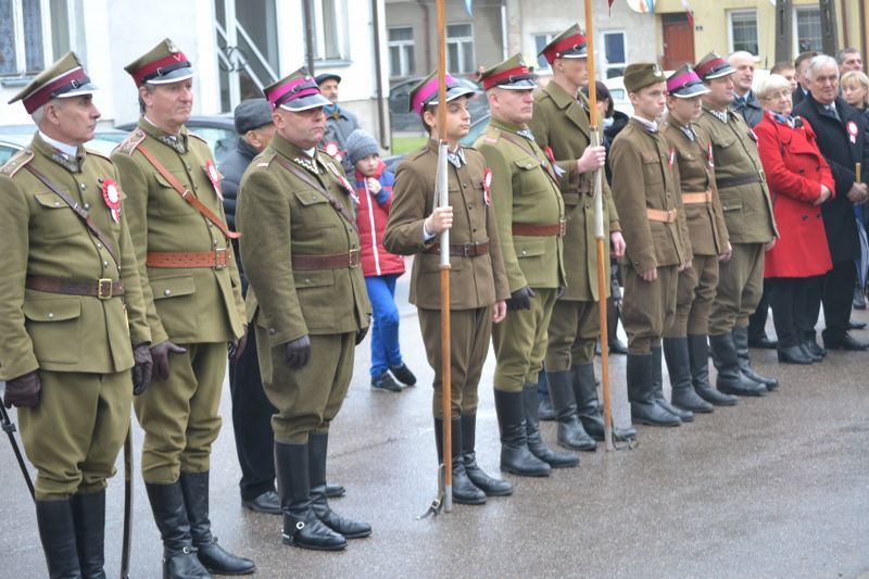Deszcz przerwał kolneńskie uroczystości Narodowego Dnia Niepodległości. Zobacz  zdjęcia i video